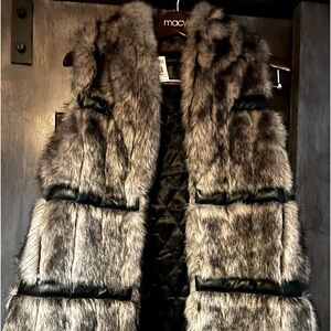 Ladies beautiful faux fur vest with quilted lining